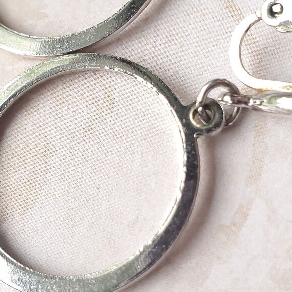 VTG Crown Trifari Silvertone Hoop Earrings Clip on 1” Diam Floral Wreath Signed - Picture 8 of 9